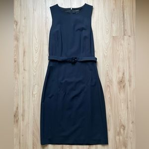 Classic, fitted Theory dress